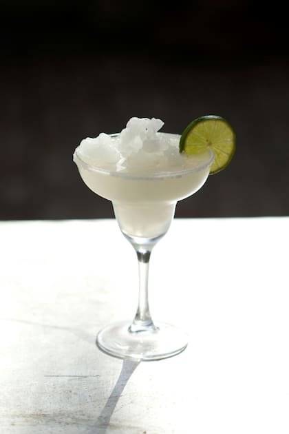 Margarita congelada, preparada con tequila, licor de naranja y jugo de limón (Pexels/Kim van Vuuren)