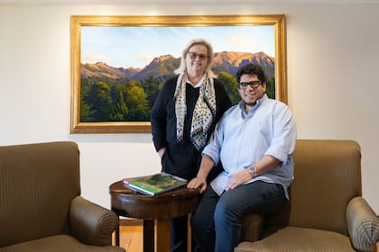 Margarita O’Farrell junto a su hijo, Ignacio Gutiérrez Zaldívar, en uno de los rincones del hotel