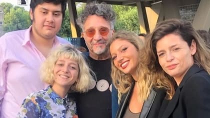 Margarita Páez junto a sus padres y su hermano mayor, Martín