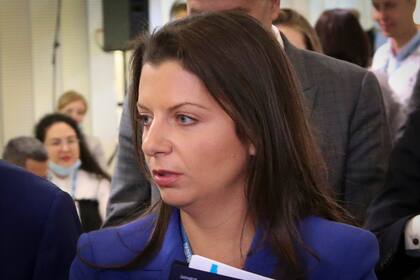 Margarita Simonyan, directora del conglomerado de medios del Kremlin, amenazó a los jueces de la final individual de gimnasia rítmica olímpica después de que no ganara la rusa Dina Averina.