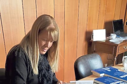 Margarita Stolbizer firma ejemplares de su libro