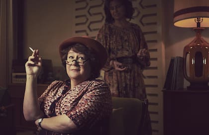 Margo Martindale como Bella Abzug