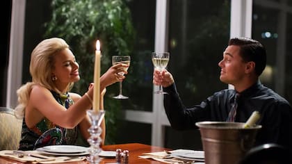 Margot Robbie junto a Leonardo DiCaprio en El lobo de Wall Street (Foto: Instagram/@margotrobbieofficial)