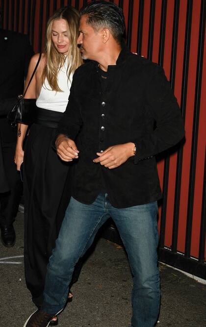 Margot Robbie llegó con su amigo
y coprotagonista de su película
Escuadrón Suicida, Jay Hernandez