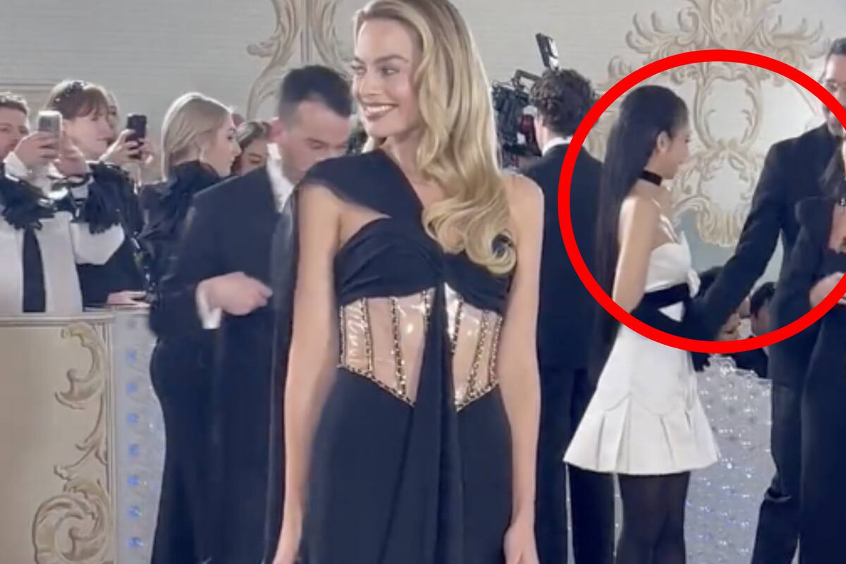 Margot Robbie posó en la MET Gala y los fans descubrieron que Jennie estaba detrás de ella nerviosa