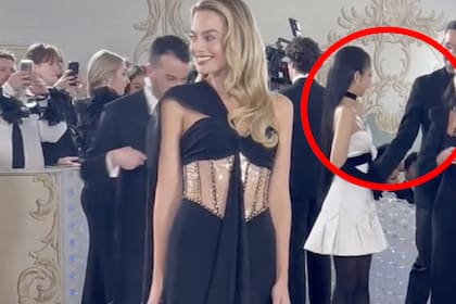 Margot Robbie posó en la MET Gala y los fans descubrieron que Jennie estaba detrás de ella nerviosa
