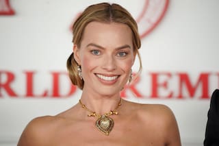 Del sorprendente detalle en el look de Margot Robbie al incómodo silencio de Luis Miguel