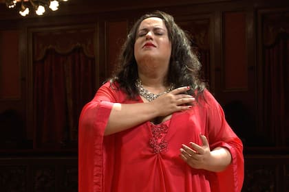 De tenor a soprano, Maria Castillo de Lima cantará hoy, a las 21, desde el Teatro Colón, en el marco de la Semana del Orgullo