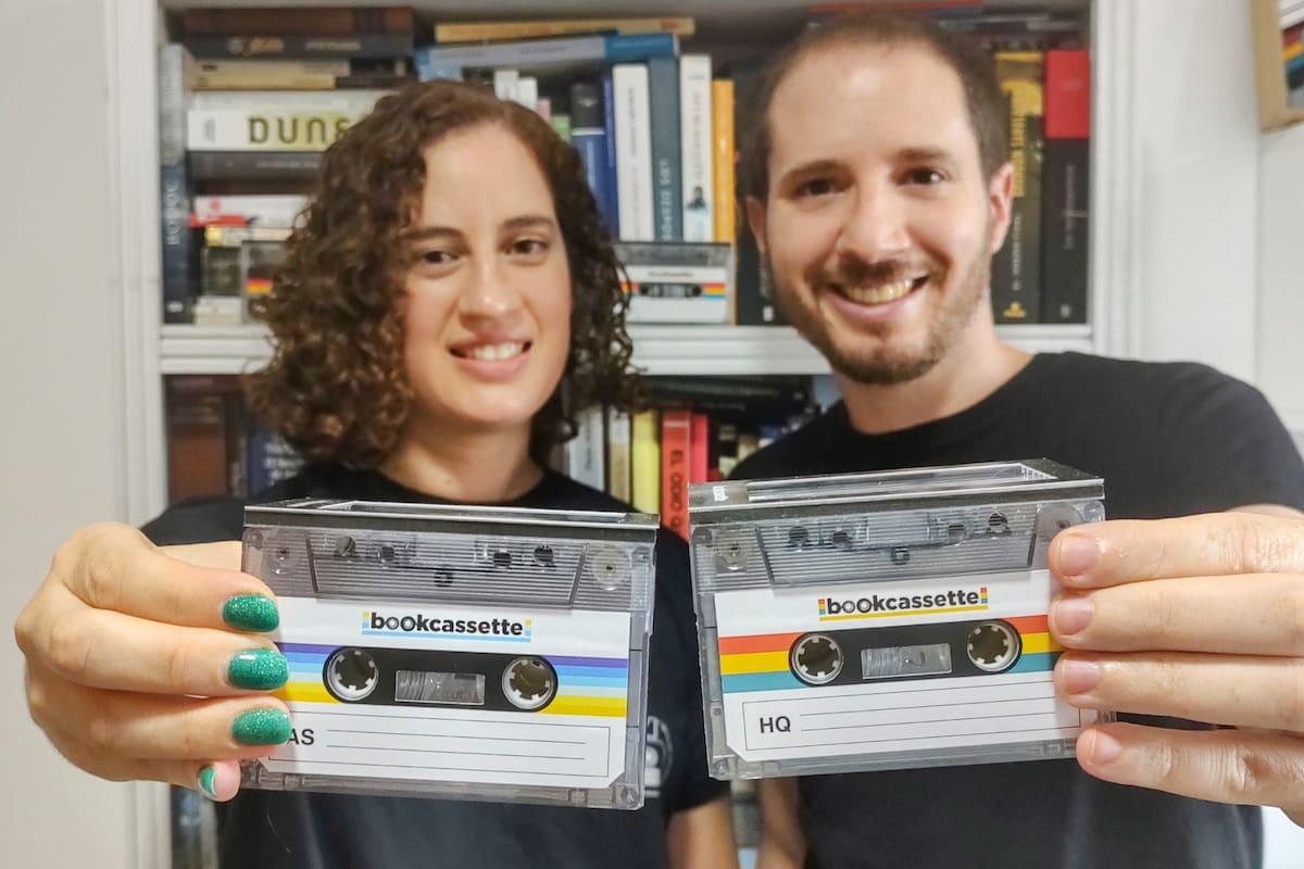 María Agustina Martino y Diego Paladino, creadores de los bookcassettes