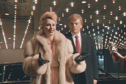 Maria Bakalova interpreta a Ivana Trump y Sebastian Stan da vida al magnate y expresidente norteamericano Donald Trump en The Apprentice
