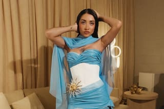 En medio de la campaña anti Argentina, María Becerra ondeó la bandera celeste y blanca en pleno show en España
