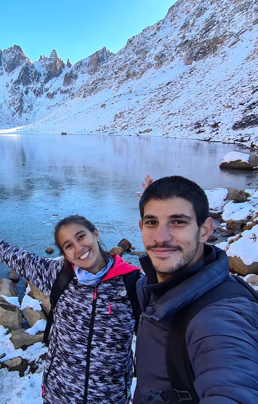 María Belén Lezcano y Juan Martín Cabo una pareja que dejó todo para viajar en motorhome por el país