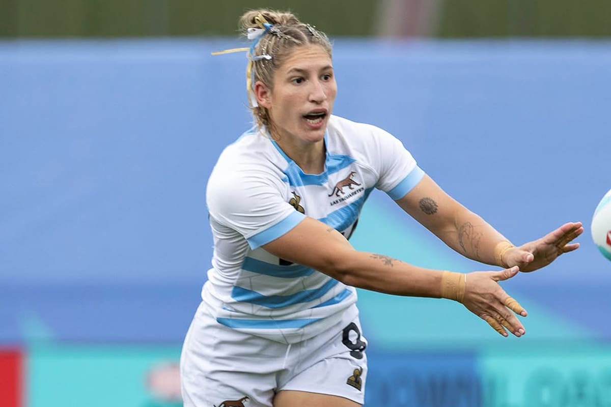 María Brígido Chamorro en la conducción de las Yaguaretés frente a Francia en Hong Kong, durante el primer partido de la selección argentina femenina en el máximo nivel del seven mundial.