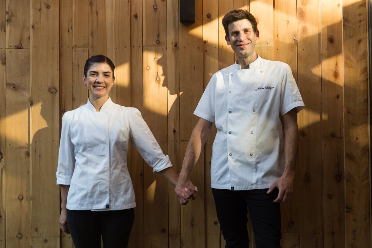 María Constanza Rossi y Martín Erkekdjian concretaron el sueño del restaurante propio y es un éxito desde que lo abrieron hace tres meses, gracias al boca a boca. “Queríamos un espacio pequeño, que fuera cálido pero profesional", cuentan.