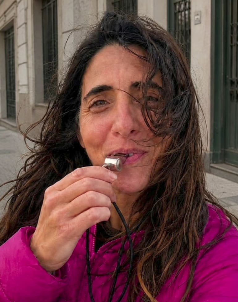 María continúa su rehabilitación ambulatoria en INECO, donde asiste dos veces por semana a sesiones de kinesiología, terapia ocupacional y neuropsicología.