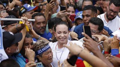 María Corina Machado recorre el país haciendo campaña por Edmundo González, el candidato presidencial de la oposición al chavismo.