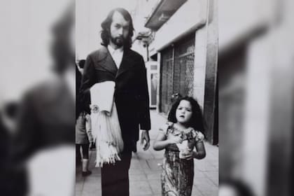María de las Estrellas junto a su padre (Foto Facebook María de las Estrellas)