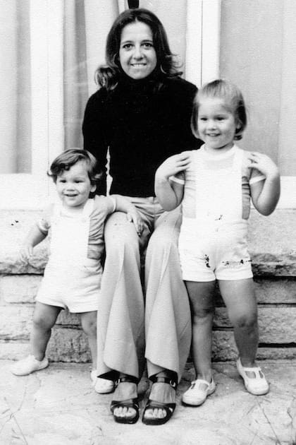 María del Carmen Cerruti con sus hijos, Máxima y Martín