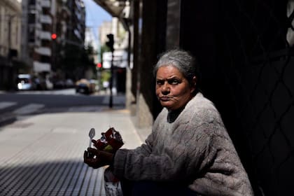 María Delia Quiroga de 66 años vive en la calle