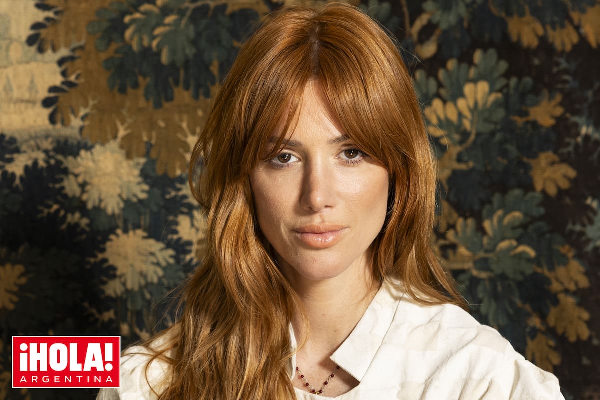 María empezó a cantar a los 7 años y a los 12, escribió sus primeras canciones. Formó parte de la banda de sonido de la película "El Hilo Rojo” y musicalizó la cortina de la exitosa tira de Polka, "Separadas".