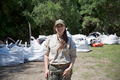 Maria Eugenia Cueto, guardaparque de la Provincia. Proceso de saneamiento del basural de la isla Martín García