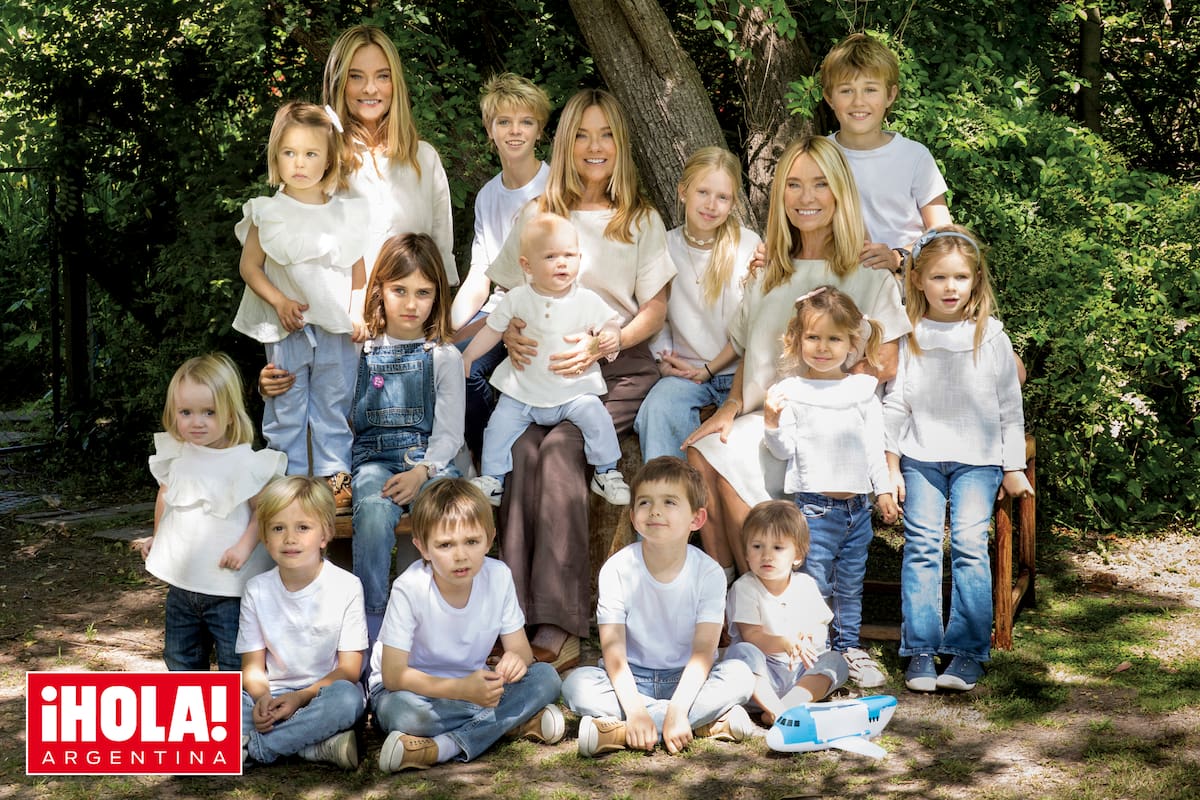 María Eugenia, María Laura y María Emilia reunieron a su tribu "de oro" en el jardín de la casa de esta última. Bajo la mirada amorosa de sus abuelas, que no dejaron de alentarlos y mimarlos, los chicos escucharon las indicaciones y lucieron sus mejores sonrisas.