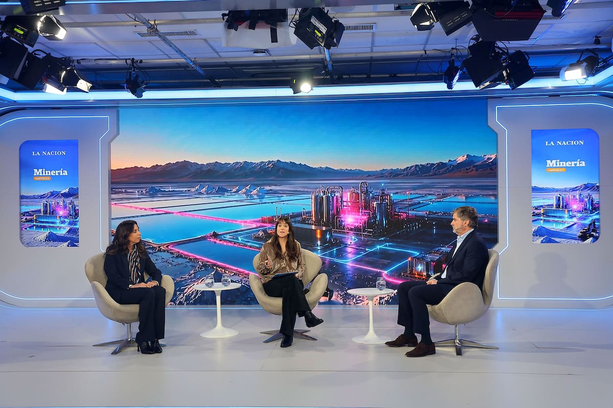 María Eugenia Sampalione (Newmont), Sofía Diamante (LA NACION) y Marcelo Álvarez (Barrick Sudamérica)