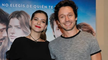 María Eugenia Suárez y Benjamín Vicuña, muy sonrientes, ayer, en la presentación oficial de El hilo rojo