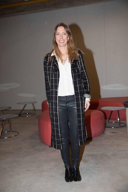 María Eugenia “Uque” Sequeiros, la mujer del exsenador, estuvo atenta a todos los detalles. Antes de que comenzara el evento se encargó de los preparativos, y luego lo disfrutó desde arriba del escenario junto a su familia.