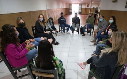 María Eugenia Vidal, durante una actividad de campaña junto a Soledad Acuña