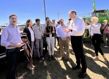 María Eugenia Vidal visitó dos stands y pese a que Axel Kicillof también estaba en la exposición no se cruzaron
