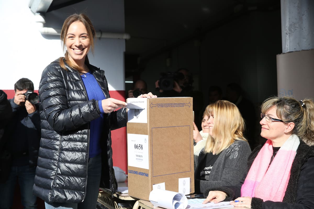 María Eugenia Vidal votó a las 10:20 y llevó facturas para las autoridades de mesa