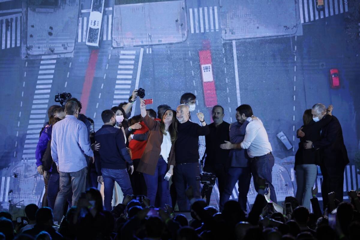 María Eugenia Vidal y Horacio Rodríguez Larreta, dos de los grandes ganadores de la noche en el batacazo de Juntos en las PASO