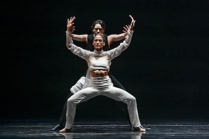 María Eva Prediger y Rubén Rodríguez, Blanco y Negro, en el útlimo dúo de una larga lista que bailaron juntos en el San Martín