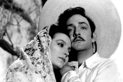 María Félix junto a Jorge Negrete