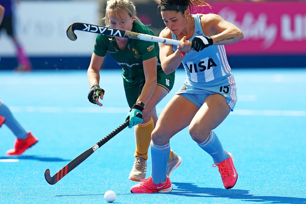 María José Granatto, que marcó el empate, le está por pegar de revés