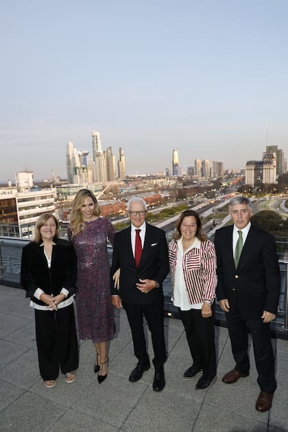 María, Juana y Cristián Costantini, en la distinción de su hermano Eduardo F. Costantini