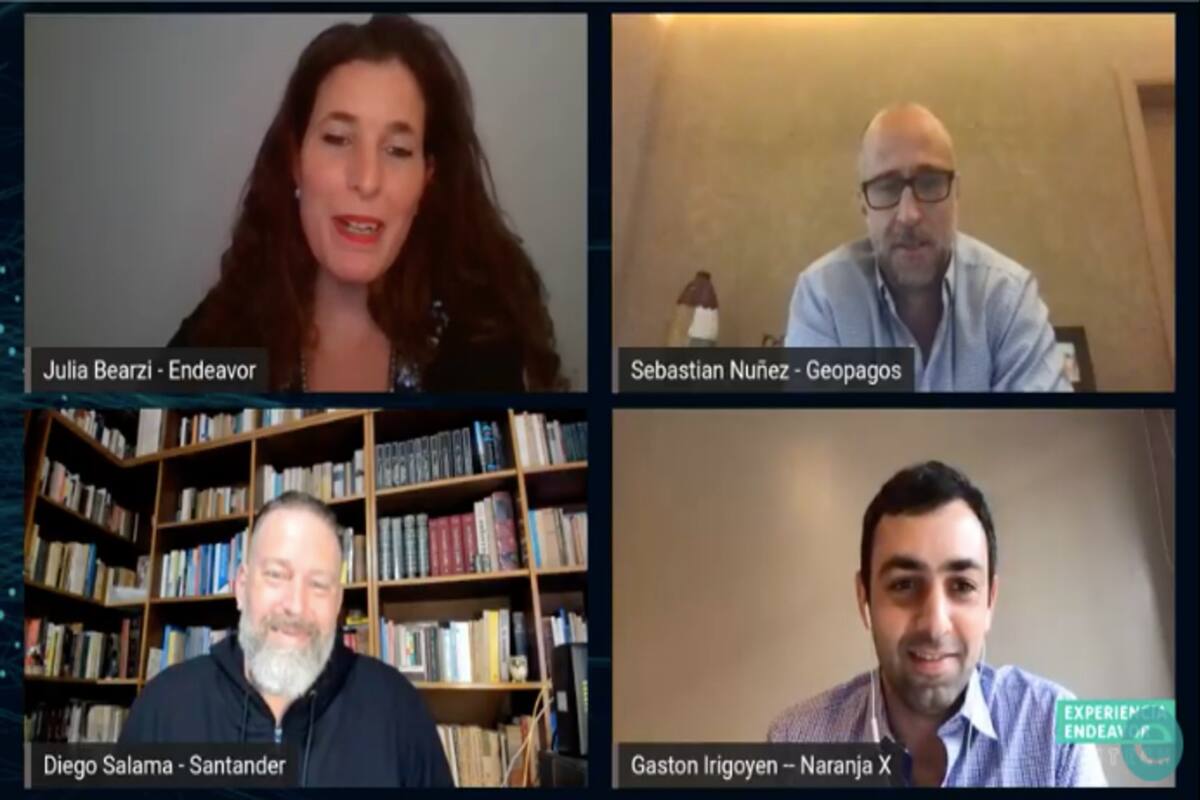 María Julia Bearzi, Directora Ejecutiva de Endeavor; Sebastián Nuñez Castro, co-fundador y CEO de Geopagos; Diego Salama, Head Digital de Santander y Gastón Irigoyen, CEO de Naranja X