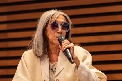 María Kodama presentó su libro "La divisa punzó" en la cúpula del CCK