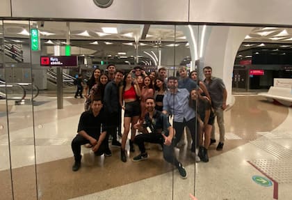 María la esperaba vivir en paralelo una gran despedida, que en el vuelo ya había comenzado a doler.
