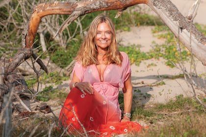 María Laura se casó en 1983 con Ernesto Trotz, tienen tres hijos y nueve nietos. “A esta edad ya no preguntás porque querés el bien del otro. Y si el bien del otro es que te vayas con tus amigas...”, dice.
