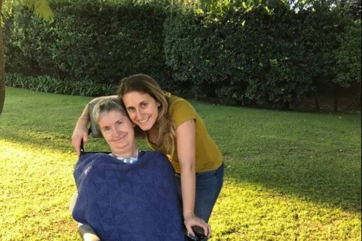 María Lucía Tarayre junto a su hija Tatiana. Hace 35 años vive con Esclerosis Lateral Amiotrófica