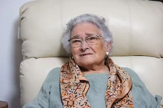 María Luisa, catedrática de 100 años: “Como muchas verduras pero creo que el vino Albariño me ayudó a llegar hasta acá”