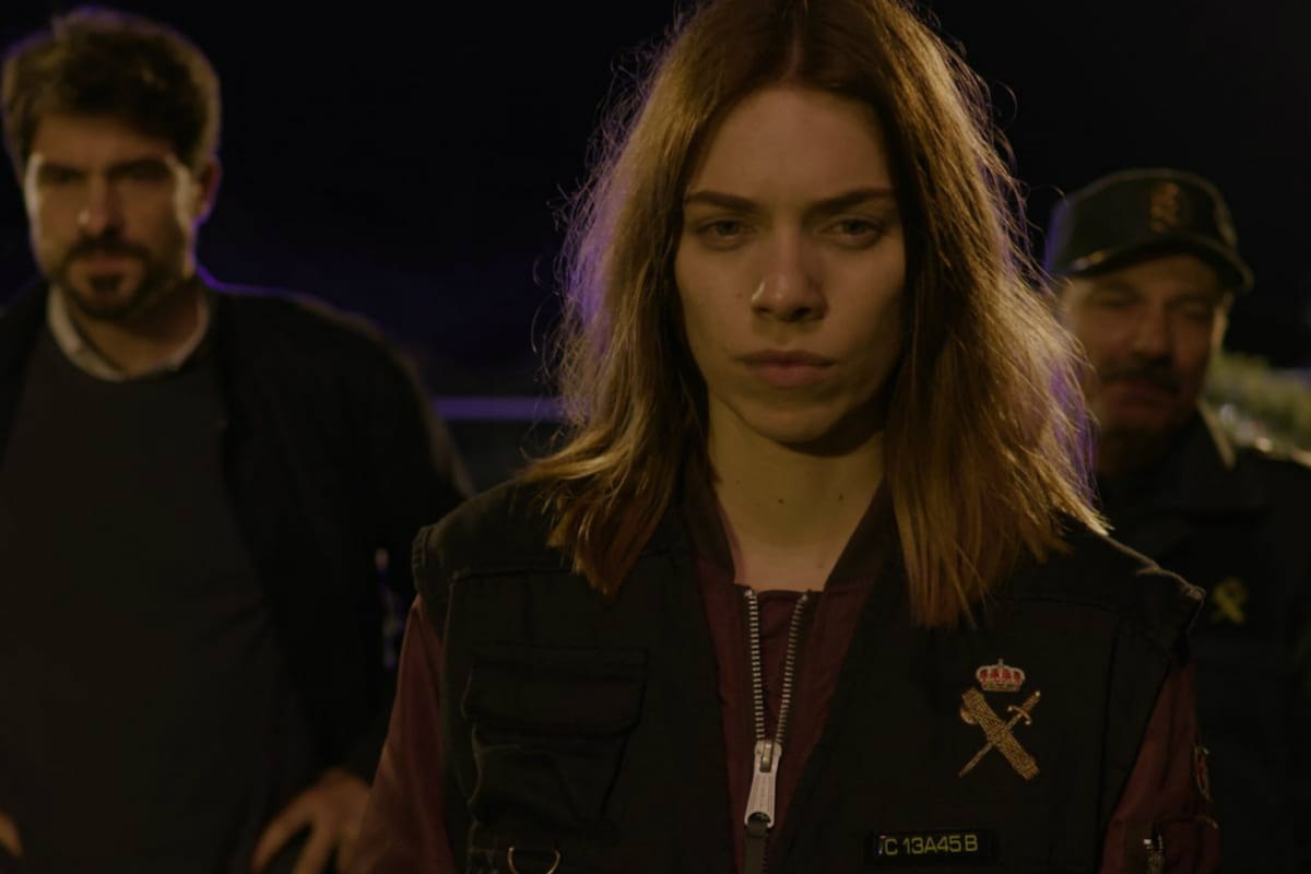 María Mera como la inspectora Rosa Vargas en El sabor de las margaritas, miniserie de Netflix