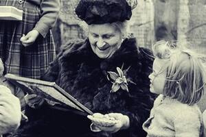 María Montessori, pedagoga italiana: “Nunca ayudes a un niño en una tarea en la que siente que puede tener éxito”