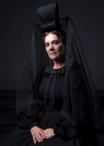 María Onetto hace de la madre, ese personaje que anuncia o intuye la tragedia desde el principio de la trama