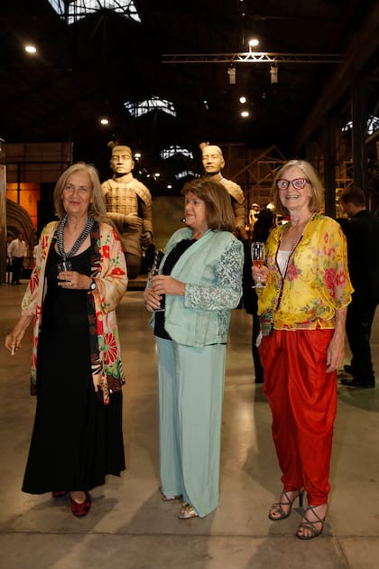 María Peña Facio, Teresa Gowland y María Elena Goñi. Los aportes y donaciones de los invitados permitirán mejorar la estructura del centro de rehabilitación automotriz de ALPI.