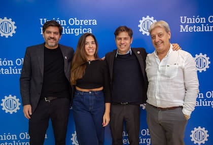 María Soledad Calle, la compradora del departamento de abajo de Cristina Kirchner, junto con el gobernador Axel Kicillof