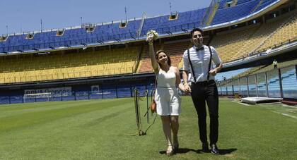 María Soledad Sorzio y Ezequiel Sotelo Aguilar celebraron su casamiento en la cancha de Boca