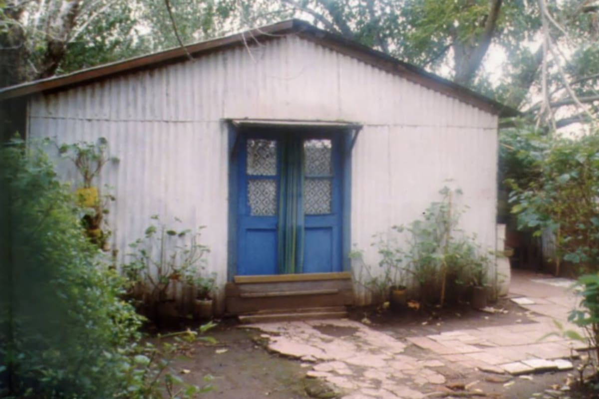 María, su hija y su nieto comenzaron a experimentar tenebrosos hechos paranormales en su casa de General Madariaga; el caso trascendió a la prensa en 1993